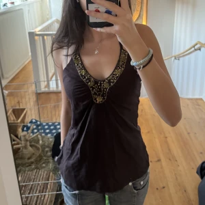 halterneck topp - jättefin men har int fått användning av den!! Står att den är i storlek XS , skulle dock säga att den kan passa storlekarna XS-M!🥰