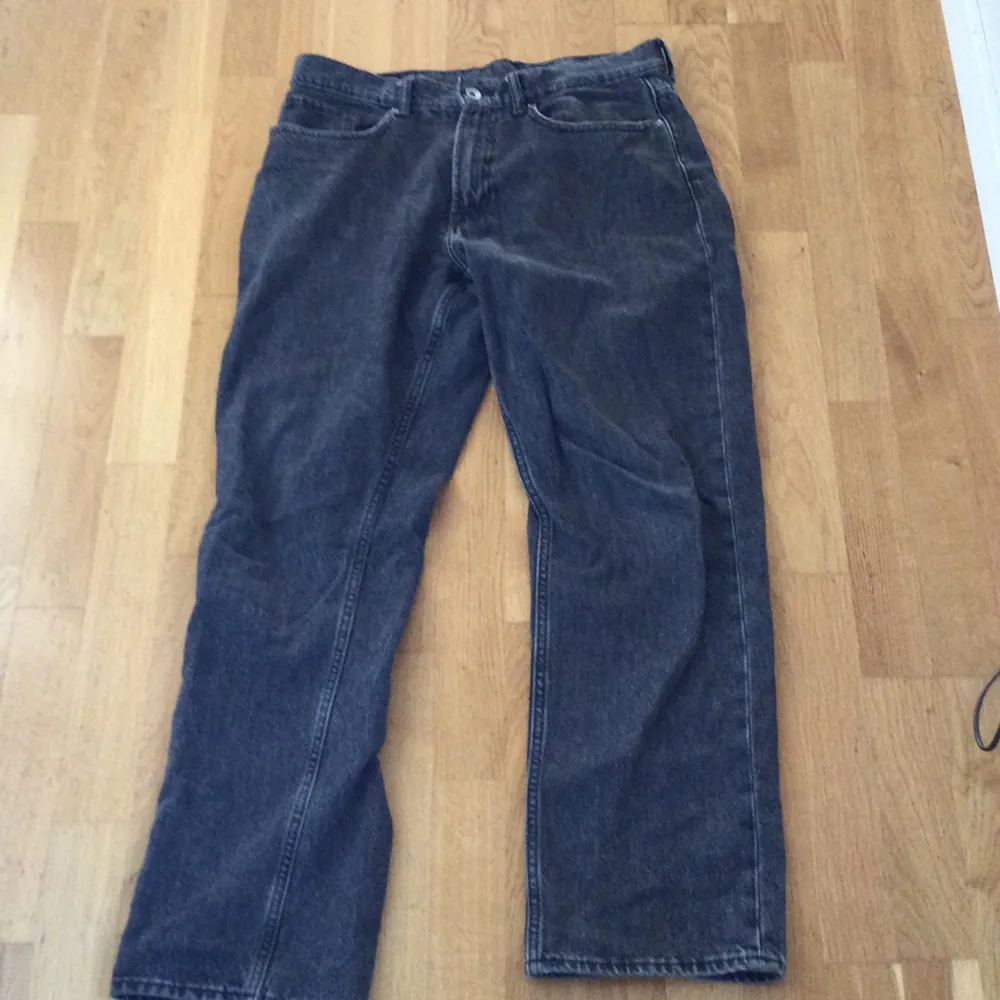 Svarta vailentjeans storlek S (passar för mig som är 182). Jeans & Byxor.