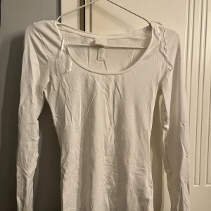 Långärmad träja - Vit långärmad tröja 