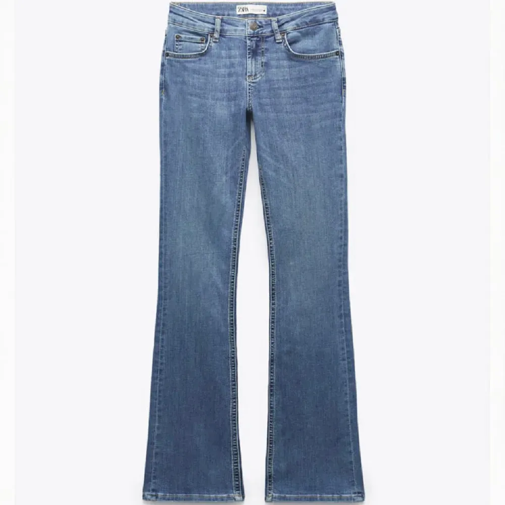 Säljer dessa jeans ifrån zara i nyskick!. Jeans & Byxor.