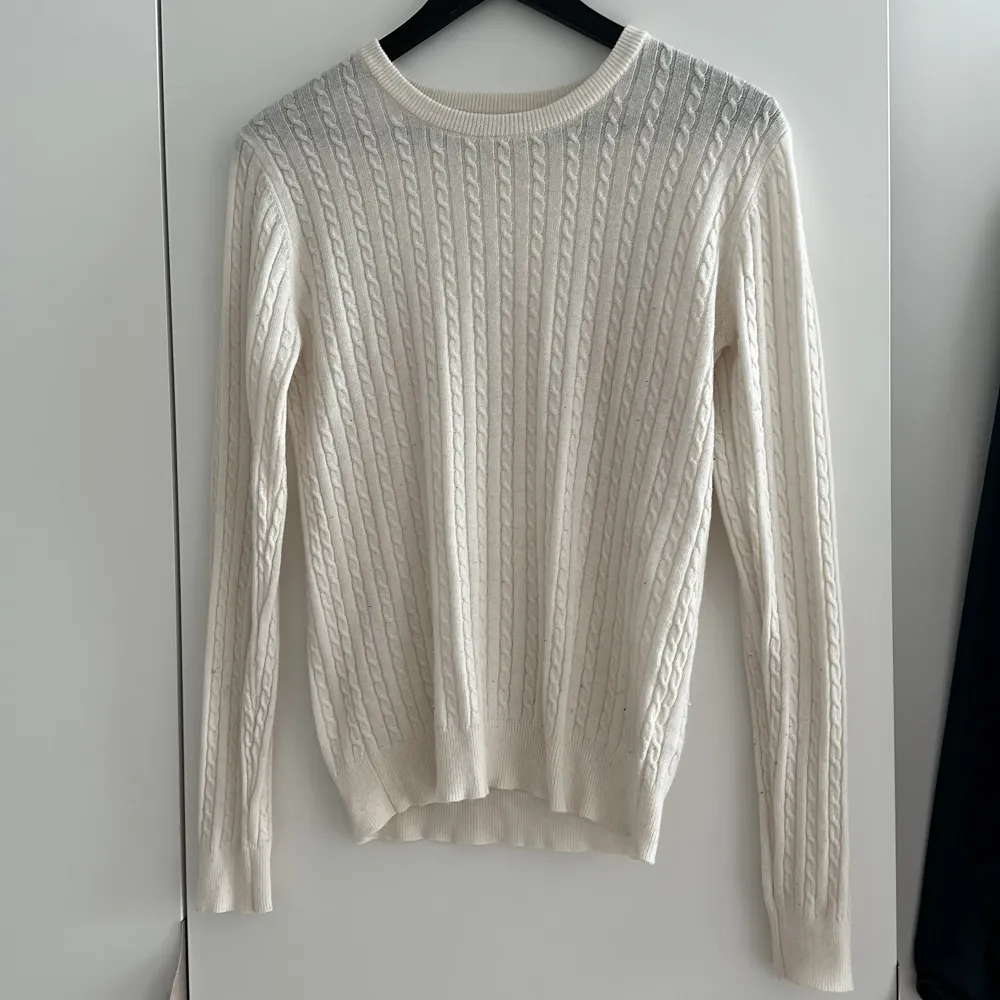 Aldrig använd tröja från Gina tricot storlek L men är som en M. . Tröjor & Koftor.