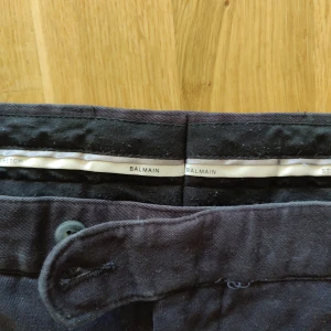 Balmain "stretch" chinos - Lite tjockare chinos från balmain i otroligt hög kvalite, perfekt för höst/vinter. Skriv gärna för mer info och prisförslag!  (Nypris 9000 kr)