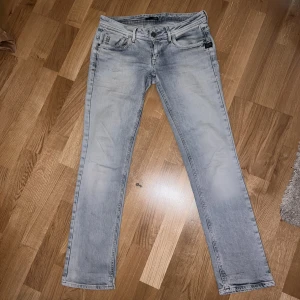 Ljusblåa lowwaist jeans🫶 - Snygga lowwaist jeans🫶