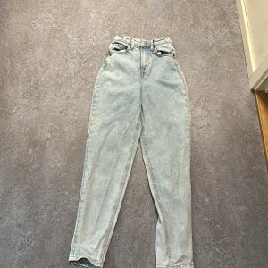 Säljer den eftersom den har blivit för liten -  Blå Jeans