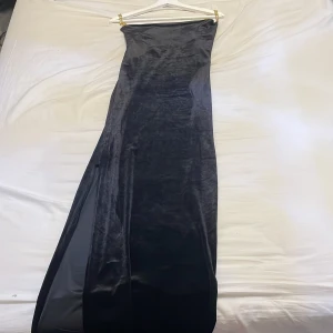 Klänning  - En jätte fin klänning som sitter så fint på, passar storlek  S och M. Använd en gång