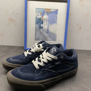 Vans skor  - Säljer nu mina Vans skor pga dom är för små för mig, dom är skick 7,5/10. 