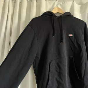 Hoddie - Hov1 hoddie merch. Snygg och skön