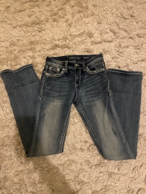 lågmidjade bootcut jeans  - Super fina bootcut jeans i storlek 25. Säljer då dom inte kommer till använding💗