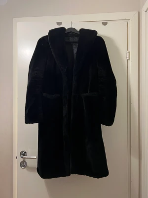 Pälskappa  - Pälsjacka från vero moda  den har slitage men inget synligt 