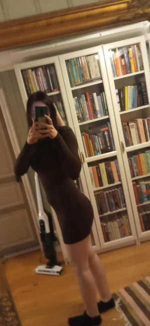 Kort klänning  - En höst klänning som är jätte söt, skit snyggt med ett par svarta boots till🤎🤎