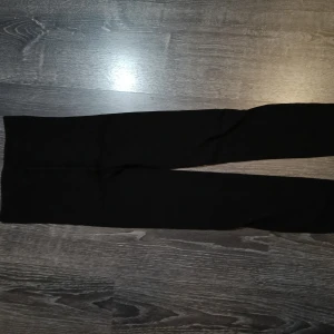 Säljer 4 termobyxor i storlek XS i färgen svart!  - Säljer 4 termobyxor i storlek XS i färgen svart! 