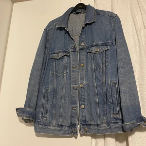 Jeans jacka  - Använd några gånger