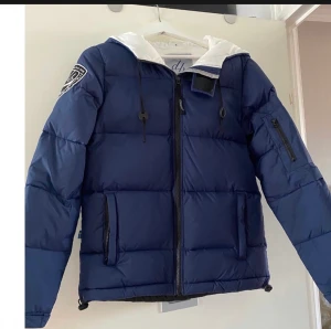 Blå D.brand jacka  - Säljer en jätte fin D.brand jacka i strl xs , lite använd 😊