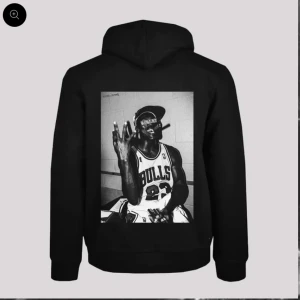 Iconsliving hoodid - Säljer nu min iconsliving hoodie i storlek S. Aldrig andvänd, endast testad. Egna bilder kan självklart fixas. Köpte för 800kr  säljer för 500kr. Kan mötas upp i Stockholm eller så står köparen för frakt. 