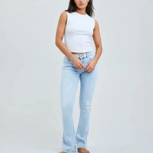 BikBoks kända jeans - Säljer nu mina älskade jeans pga dom har blivit för små för mig. Längst ner vid foten är det lite slitet pga dom är lite långa på mig när jag har på mig vissa skor. Storlek: M/33 Skicka privat vid intresse eller frågor ❤️