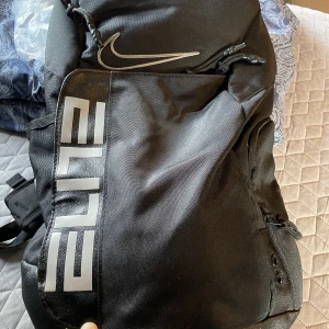 Nike elite bag  - Helt ny med tagg. Priset kan diskuteras vid snabb affär 