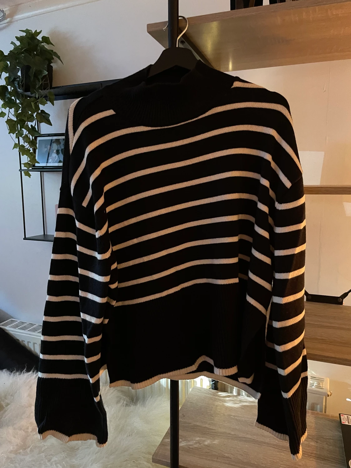 Randig stickad tröja