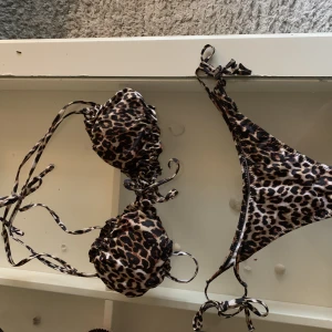 bikini  - Leopard bikini från shein, använd 1 gång 