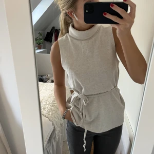 Polotröja - Polotröja med band, knappt använd😍