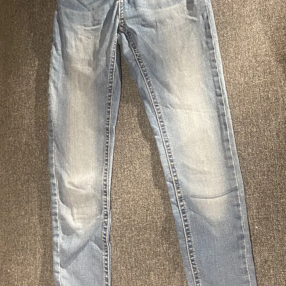 Skinny jeans storlek 140 ifrån Lindex . Jeans & Byxor.