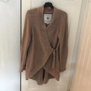 Bondelid Kofta omlott - En omlott kofta från Bondelid strl M. 