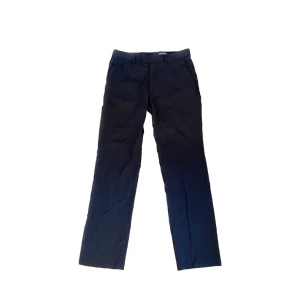 Randiga Kostymbyxor  - Fett snygga randiga kostymbyxor med låg midja! Storleks lappen är tyvärr bortklippt men jag skulle tro att dom är i storlek S-M. Skriv privat för mått🤍