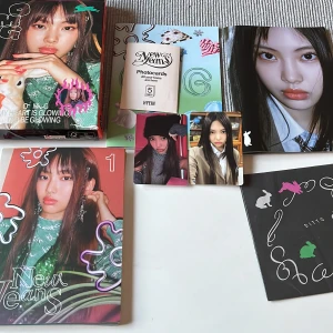 Newjeans album - Säljer newjeans album vissa postcards finns inte med och det kommer två photocards🩷 förpackning blev skadad under frakten men inget i den är skadat🤭