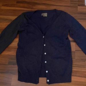 Kofta med stjärnor - Använd endast fåtal gånger! Stjärnor på armbågarna 🩷