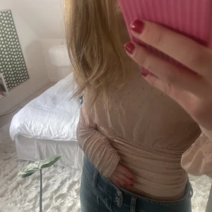 Tröja  - Så fin tröja från Gina 💞 Den är ljusrosa och ganska genomskinlig, skriv för fler bilder 