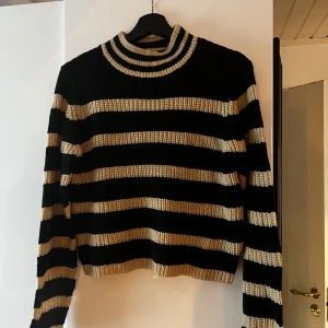 Stickad - Stickad tröja får JDY Storlek S   Tvättas innan den skickas