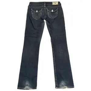 True religion jeans i modellen Straight. Storlek 30x32. Använd gärna köp nu!
