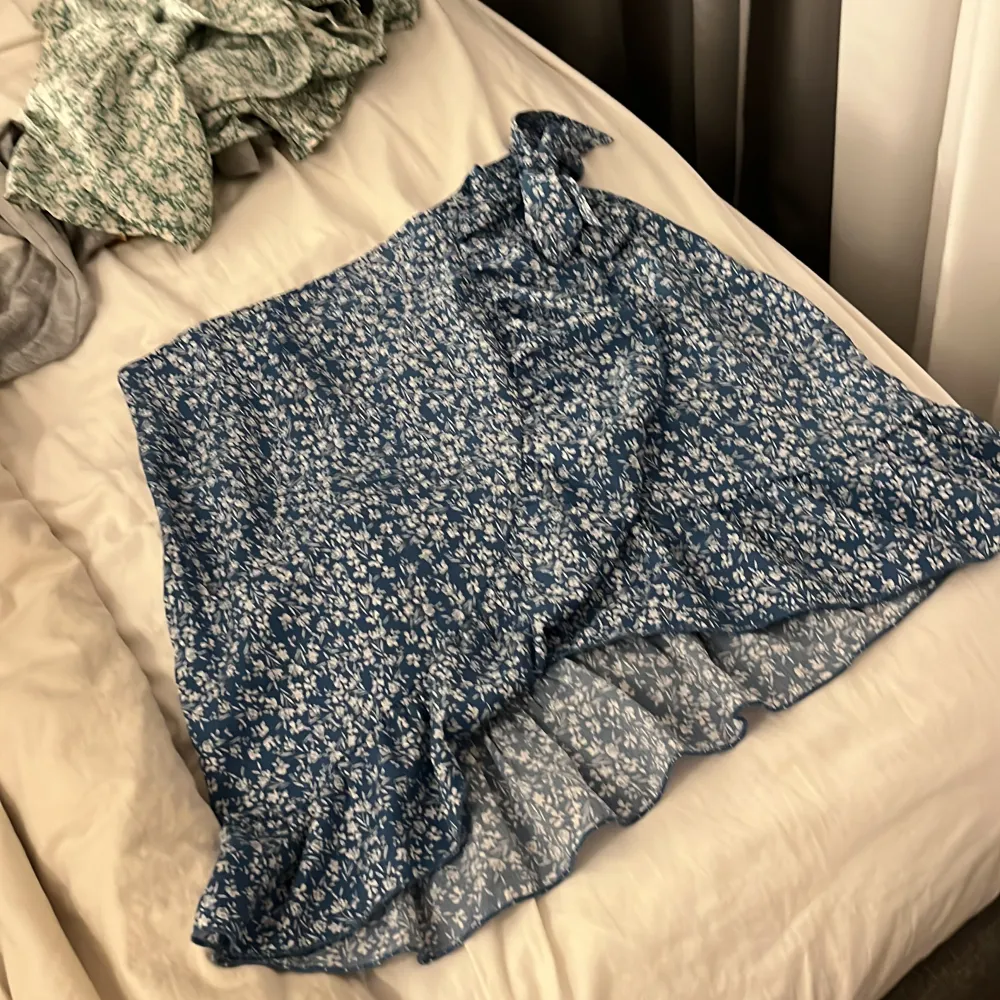 Här är min kjol från SHEIN och använd 2 gånger . Kjolar.