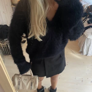 Stickad tröja - SUPER snygg tröja!! Köpt i London 