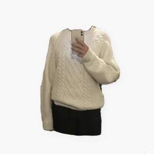 Perfekta ”rory gilmore” tröjan, andvänd ca 2 gånger. Strl xs men den passar nog till både s och m. Jättemysig och varm perfekt till vintern 💕