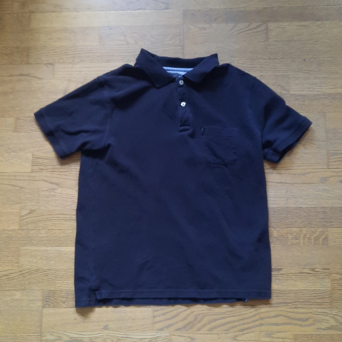 Mörkblå skjorta/ fin t-shirt