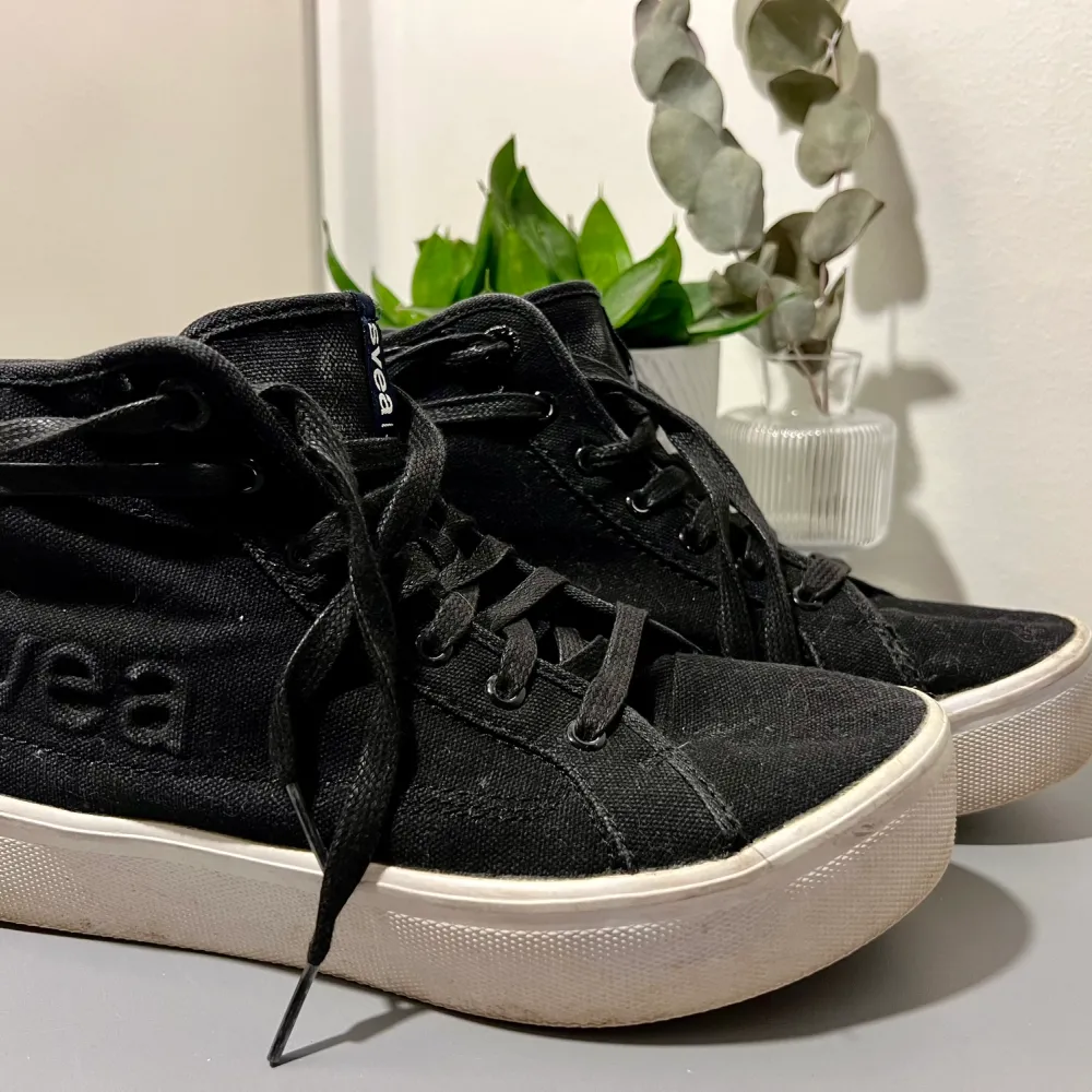 Svea trainers size 38 Very comfortable because of the thick sole!. Skor.