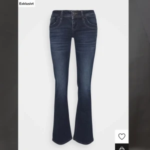 valerie ltb jeans - snygga i färgen welda wash, inga defekter och har knappat använt dom. Skirv för fler bilder ❤️ Dom är i waist 24 och length 30 och passar som en 32 ungefär, ny pris är 830kr