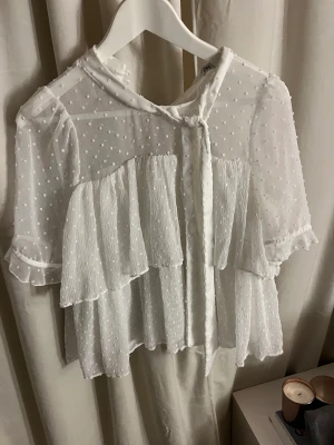 Blus  - Från zara storlek M, använd 1 gång 