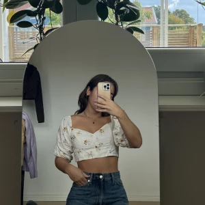 Hm topp  - Söt topp från Hm i linne material. Storlek S, knappt använd! 