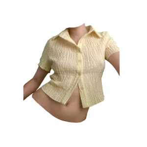 gul blus - härlig ljusgul kortärmad topp   🍓innan prissänkning: 80kr