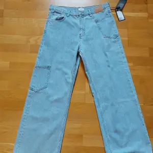 Snygga stora Weekday jeans storlek 34 Bra skick bara prövats