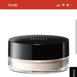 Helt nytt oöppnat SENSAI trancelucent powder - SENSAIS härliga translusent powder fixerar ditt smink o. ger en silkeslen o. jämn finish.Passar alla hudtyper.Så dryg o. räcker i evigheter så därför säljer jag denna jag fick i present när jag redan hade en. Ord.pris 525kr(på tex. Kicks, säljer för 350kr