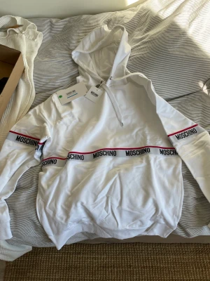 Moschino hoodie - Helt ny mmoschino hoodie med tags, stolen S. 1200kr