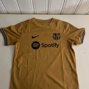 Barcelona away 2022/2023 Storlek L/M