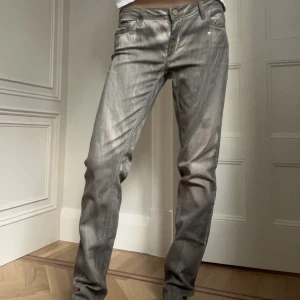 Low waisted Acne Jeans  - Sååå snygga låg midjade Acne jeans!! Skriv för fler bilder eller frågor
