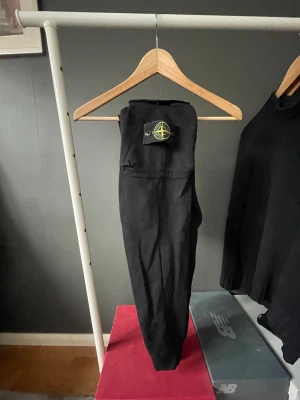Stone Island Cargopants - Säljer ett par cargomjukisbyxor som jag fått i present förra året men inte kommit till användning, byxorna är i utmärkt skick och riktigt feta om du frågar mig