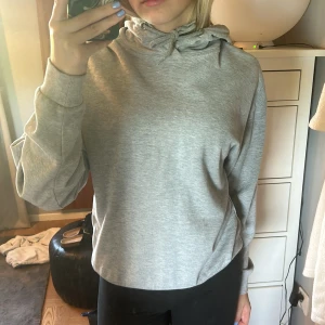 Hoodie från lager 157 - Superskön och nästan aldrig använd🩶
