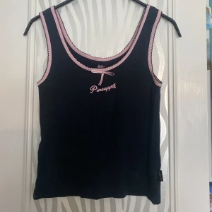 Gullig tröja - Tröja från märket pineapple