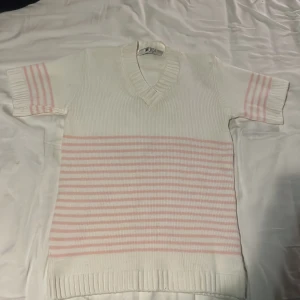 T shirt  - Säljer denna jättesöta t shirt som inte kommer till användning längre 