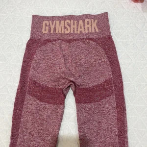 Gymshark tights - Nästan helt oanvända, säljer då dem är lite för små på mig🫶🏻🩷